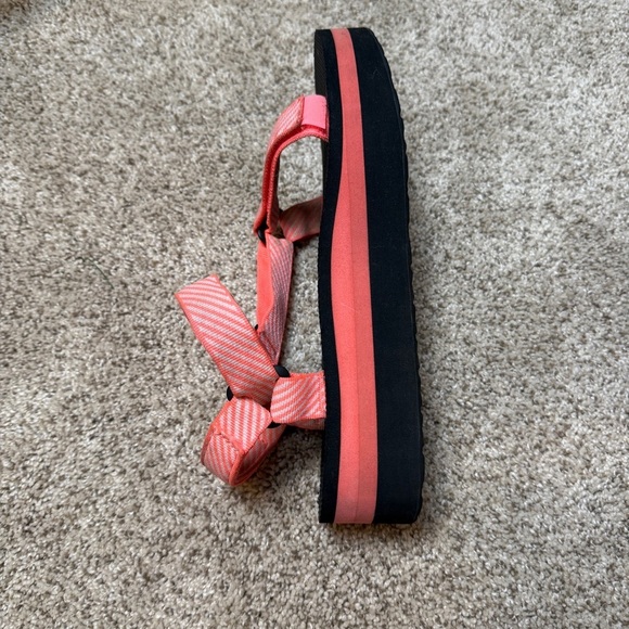 TEVA platform Universal sandals coral Candy stripe pattern size 9 - Picture 8 of 8